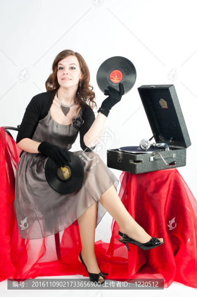 美麗的女人與留聲機(jī)；