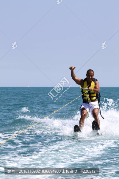 水上運(yùn)動(dòng)