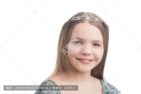 面帶微笑的小女孩