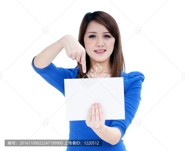 可愛的女人指著空白票據(jù)