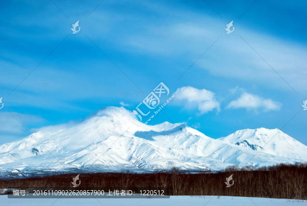 美麗的冬天的火山