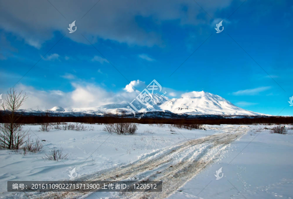 美麗的冬天的火山