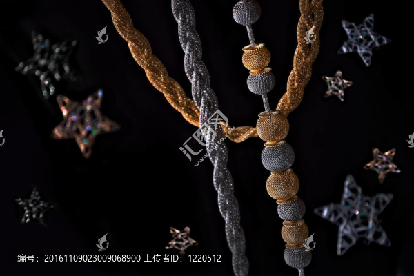 靜物與珠寶在黑色背景與明星