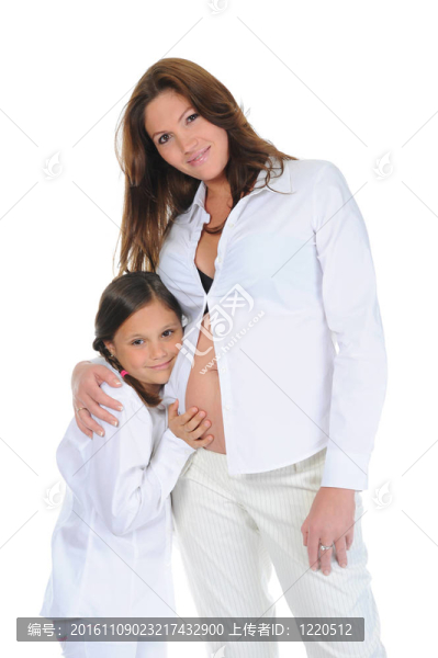 懷孕的女人和她的女兒