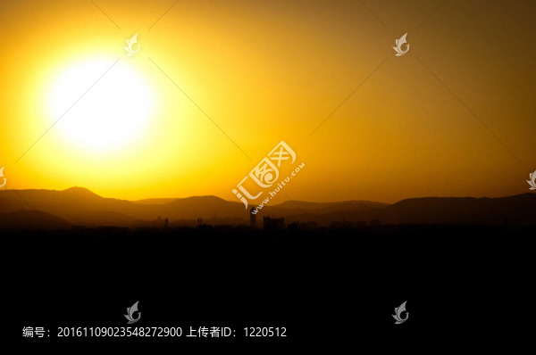 黎明的城市，公寓，塔和山
