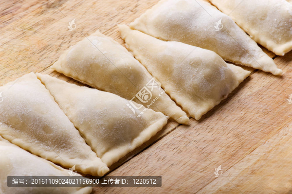 肉餃子收起來(lái)