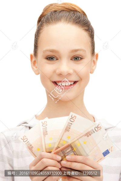 十幾歲的女孩用歐元現(xiàn)金
