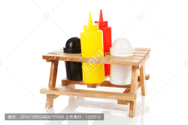 鹽和胡椒的野餐桌
