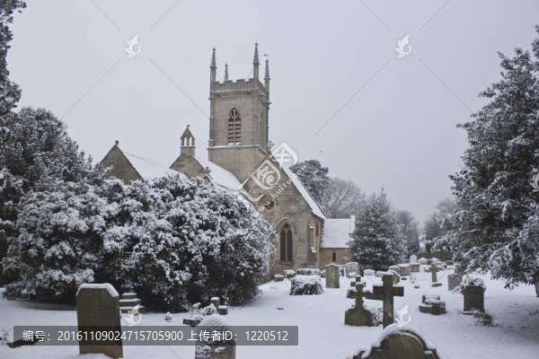 厄普頓St,Leonards教堂與降雪