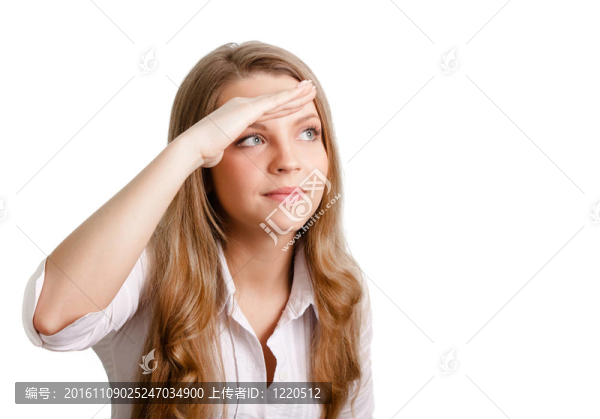 一個(gè)微笑的女人在分隔開的縱向思維