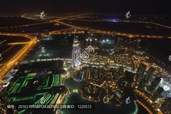 夜間迪拜市中心的空中俯瞰