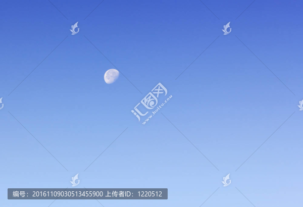 藍色天空的月亮
