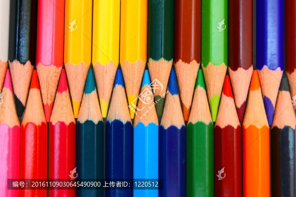 彩色鉛筆。
