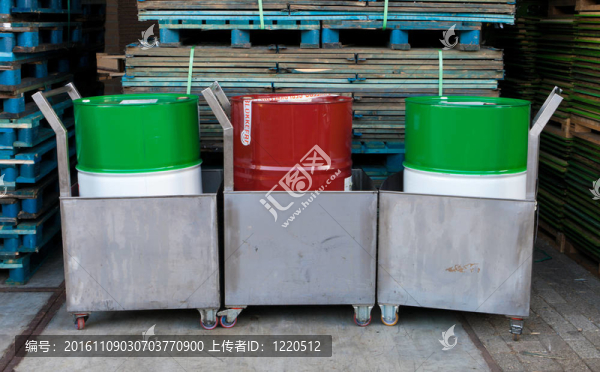 油桶
