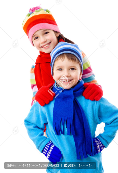 兩個孩子在冬天的衣服