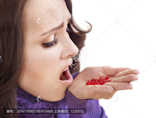 有流感藥丸的女孩
