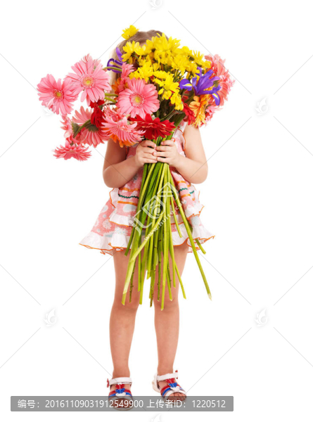 孩子抱花。