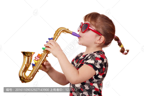 小女孩玩音樂(lè)
