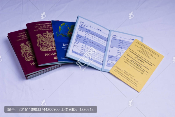英國護(hù)照與接種書