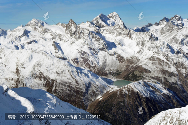 美麗的冬天山。歐洲的阿爾卑斯山脈