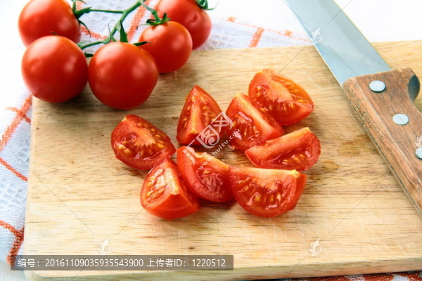 鮮紅色蕃茄片