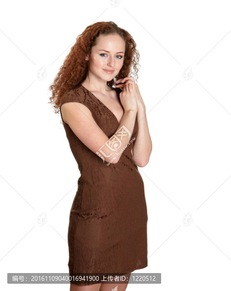 一個穿著衣服的年輕女人