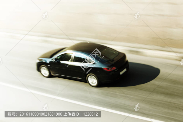 的速度開車
