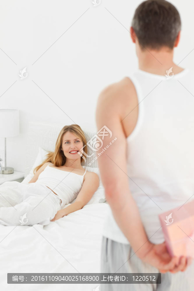 給他的女朋友禮物