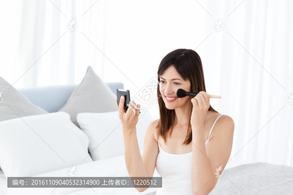 可愛(ài)的女人化妝