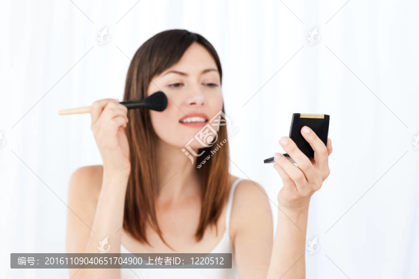 可愛的女人化妝