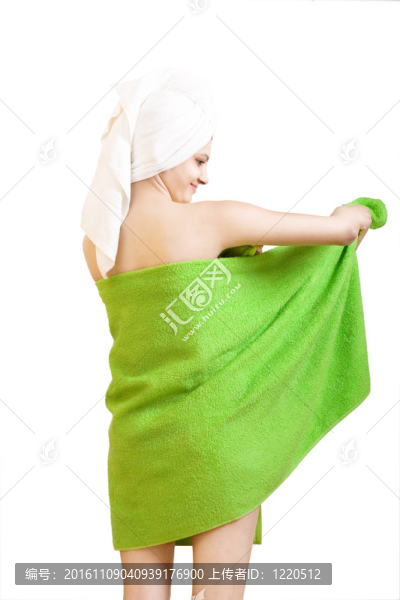 洗完澡后美麗的印度女孩