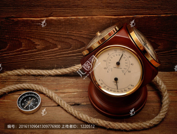 裝飾溫度計(jì)和指南針；