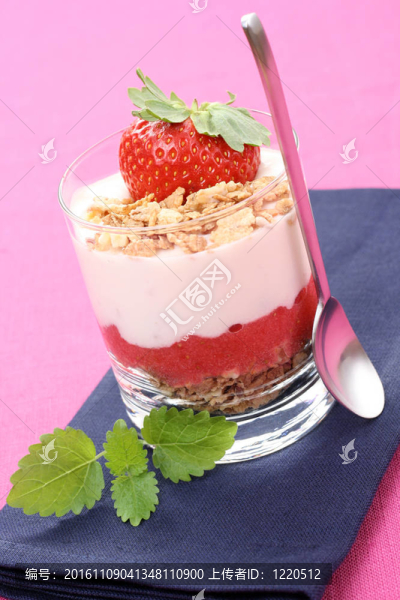 酸奶草莓