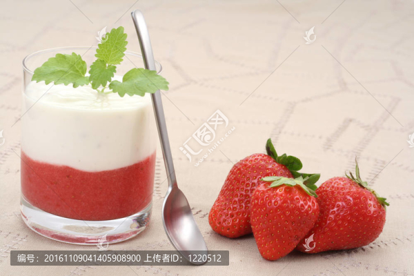 草莓甜點(diǎn)