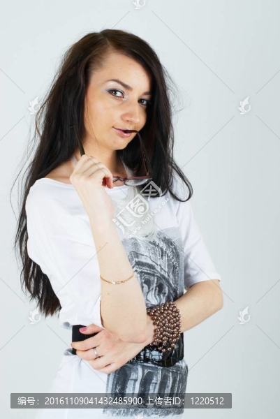 戴眼鏡的女孩