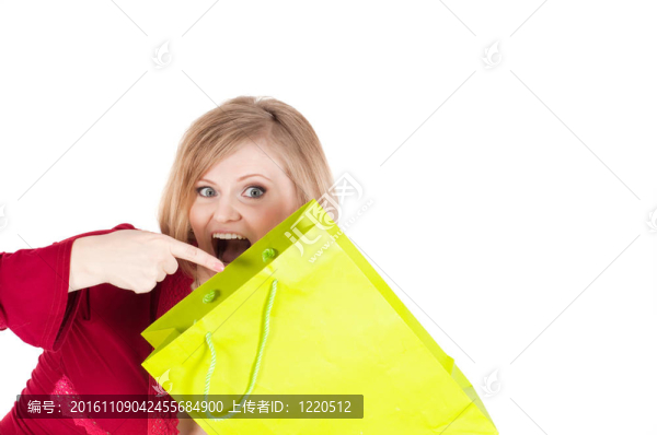 漂亮的女人帶著購物袋