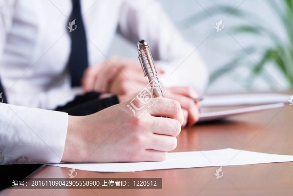 寫(xiě)作的女孩
