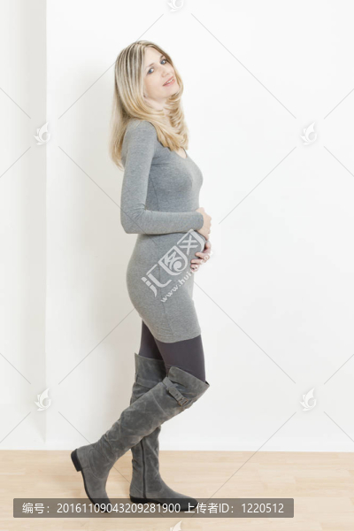 站著的孕婦