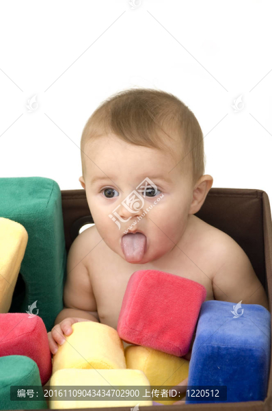 嬰兒吐舌頭