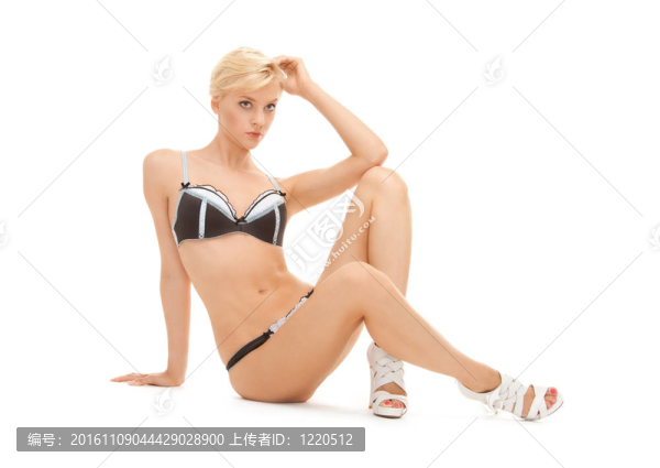 黑白內(nèi)衣的女人