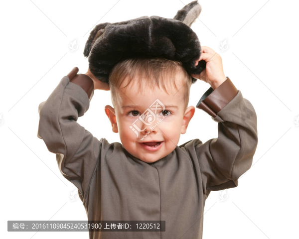蹣跚學(xué)步的小孩穿著一套狼狼的狂歡套裝