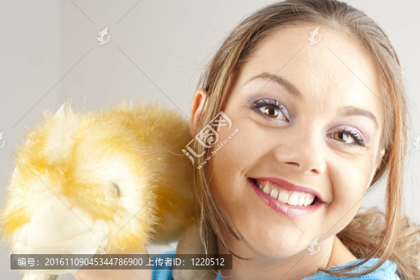 年輕的女人玩的很開心