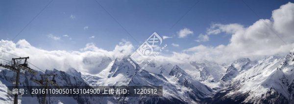 全景的山?；﹦俚?。