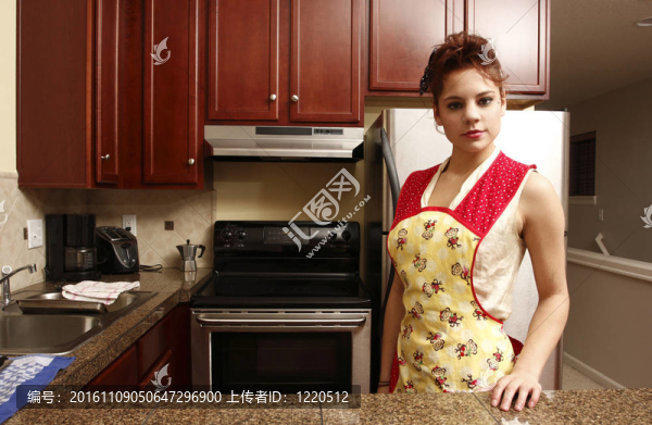 廚房里的年輕女人