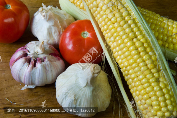大蒜，西紅柿和玉米