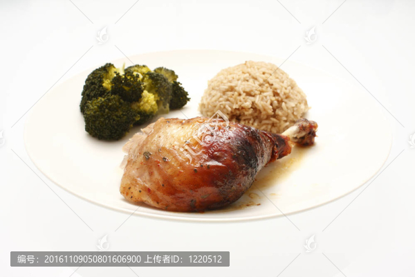 一盤烤箱烤的雞肉