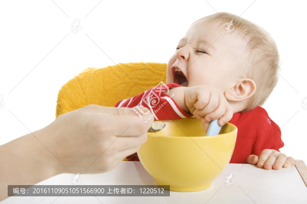 母親喂養(yǎng)她的寶寶