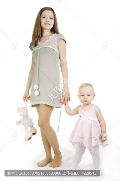 母親和女兒。