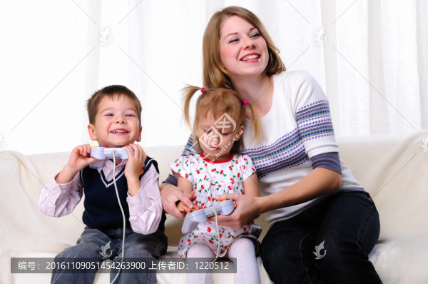 小弟弟和妹妹