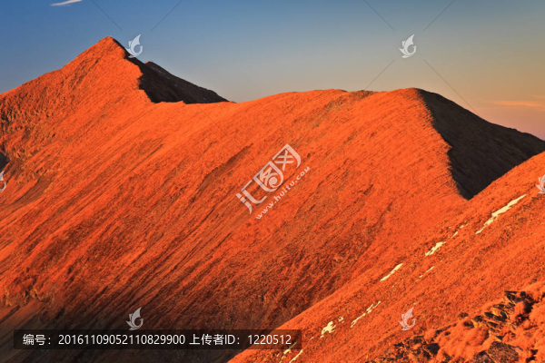 在喀爾巴阡山的日落；Fagaras；羅馬尼亞